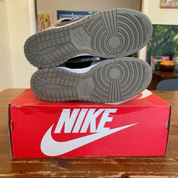 Women’s Dunk high Moon fossil! Size 9.5 W & 8 M. EUC - Picture 9 of 11